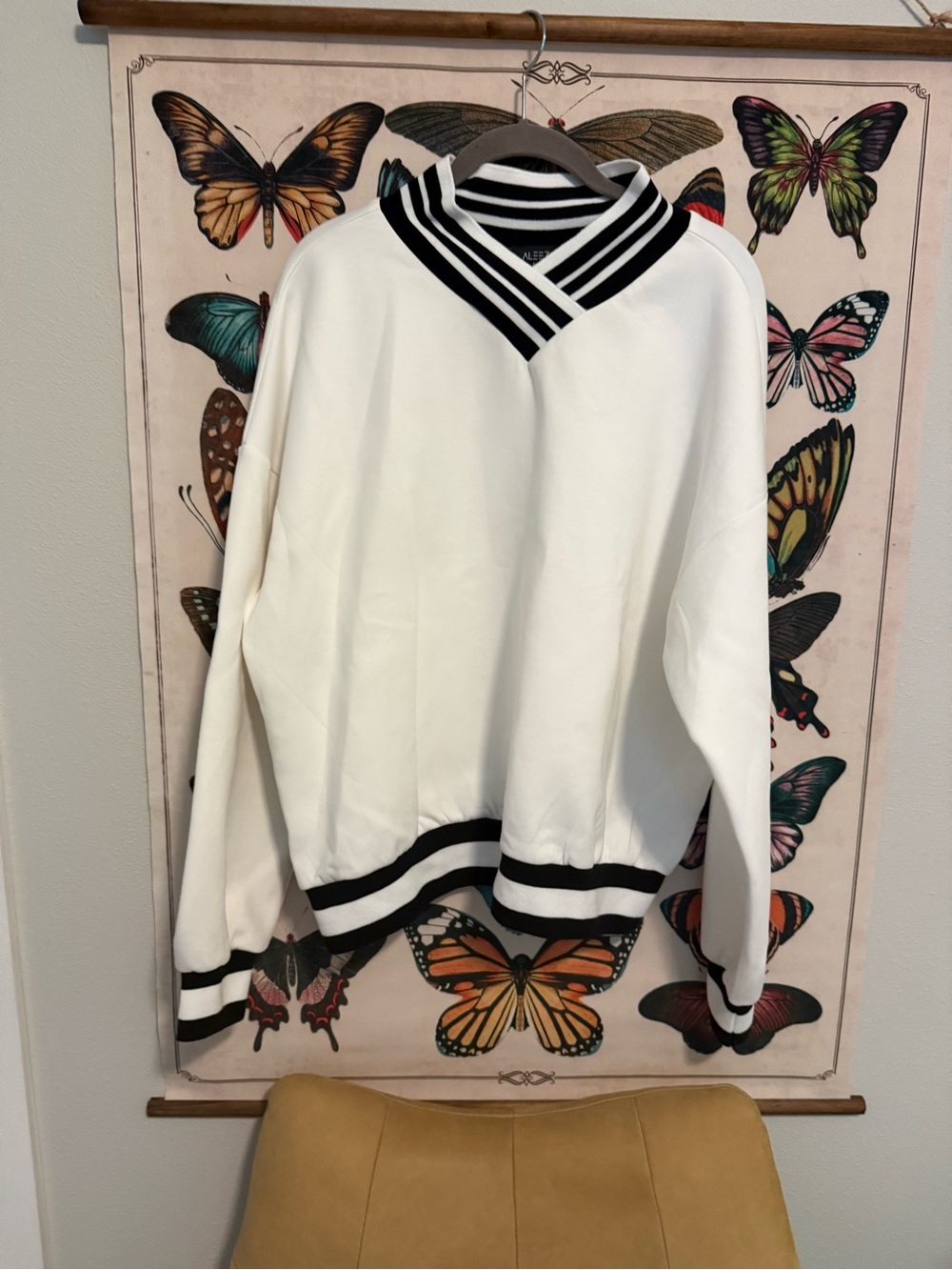 White and Black Trim Pullover Sweatshirt - Unbranded